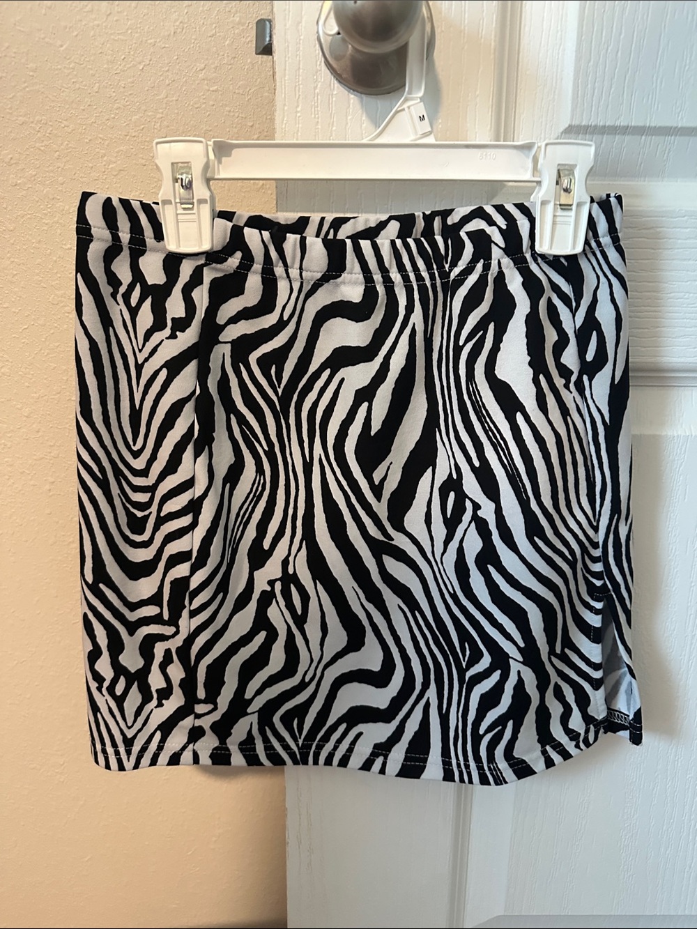 Zebra Print Knit  Skirt - Black & White size s